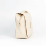 ⁦حقيبة تنظيم مستحضرات التجميل والأدوات الشخصية لون بيج⁩ - الصورة ⁦4⁩